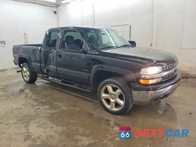 Czwarte zdjęcie samochodu z boku: 2001 CHEVROLET SILVERADO K1500 VIN:2GCEK19T711392225 - miniatura