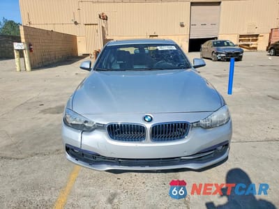 Piąte zdjęcie samochodu w środku: 2017 BMW 330E VIN:WBA8E1C31HA156289 - miniatura