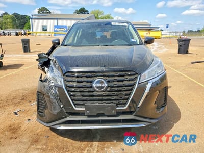 Piąte zdjęcie samochodu w środku: 2025 NISSAN KICKS PLAY S VIN:3N1CP5BV2SL500622 - miniatura