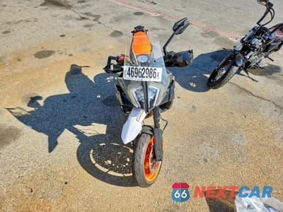 Piąte zdjęcie samochodu w środku: 2024 KTM 890 ADVENTURE VIN:VBKTS6400RM879542 - miniatura