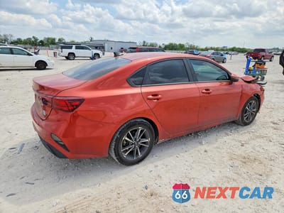 Trzecie zdjęcie samochodu z tyłu: 2022 KIA FORTE LXS VIN:3KPF24AD5NE433745 - miniatura