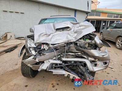 Piąte zdjęcie samochodu w środku: 2002 TOYOTA 4RUNNER SR5 VIN:JT3HN86RX20369772 - miniatura