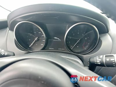 Zdjęcie 8 z 10 samochodu: 2018 JAGUAR XE PREMIUM VIN:SAJAJ4FX3JCP38714 - miniatura