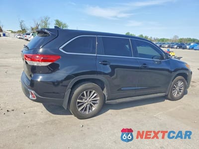 Trzecie zdjęcie samochodu z tyłu: 2019 TOYOTA HIGHLANDER LE PLUS VIN:5TDZZRFH5KS341232 - miniatura