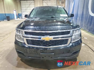 Piąte zdjęcie samochodu w środku: 2018 CHEVROLET SUBURBAN K1500 LT VIN:1GNSKHKC0JR121740 - miniatura