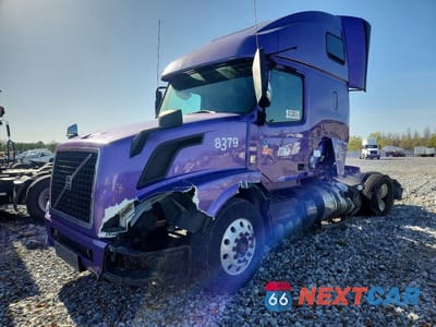 Drugie zdjęcie samochodu z przodu: 2015 VOLVO VNL SEMI TRUCK VIN:4V4N99EH8FN178379 - miniatura