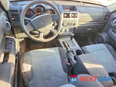 Zdjęcie 8 z 12 samochodu: 2007 DODGE NITRO SXT VIN:1D8GU28K37W728330 - miniatura