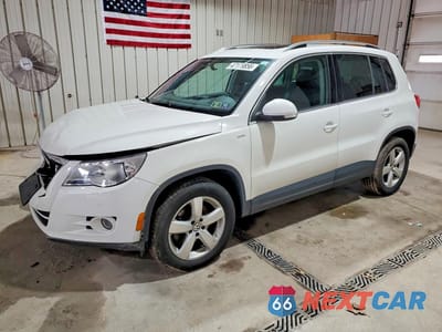 2010 VOLKSWAGEN TIGUAN SE WVGBV7AXXAW537872 - główne zdjęcie licytacji z USA - miniatura