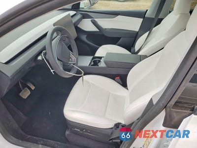 Zdjęcie 7 z 13 samochodu: 2026 TESLA MODEL Y VIN:7SAYGDEE5TF339100 - miniatura