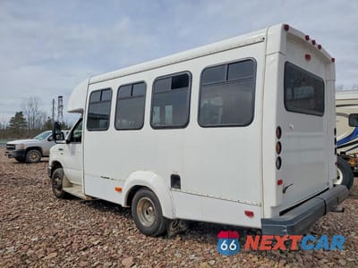 Trzecie zdjęcie samochodu z tyłu: 2018 FORD ECONOLINE E350 SUPER DUTY CUTAWAY VAN VIN:1FDEE3F62JDC31122 - miniatura