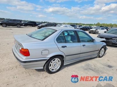 Trzecie zdjęcie samochodu z tyłu: 1997 BMW 318 I VIN:WBACC9328VEE56697 - miniatura