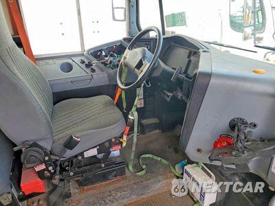 Zdjęcie 9 z 10 samochodu: 2014 IC CORPORATION 3000 CE VIN:4DRBUAAN3EB778703 - miniatura