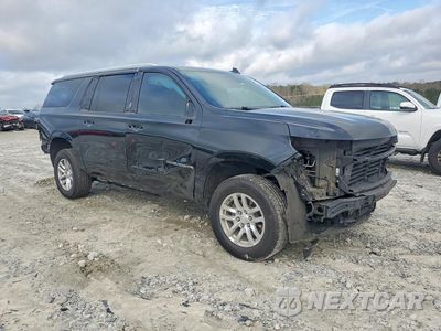 Czwarte zdjęcie samochodu z boku: 2022 CHEVROLET SUBURBAN VIN:1GNSCCKD3NR334910 - miniatura