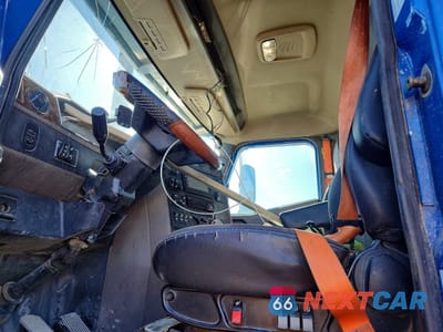 Piąte zdjęcie samochodu w środku: 2018 INTERNATIONAL HX520 DUMP TRUCK VIN:3HTDPAPR6JN520741 - miniatura