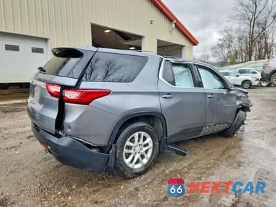 Trzecie zdjęcie samochodu z tyłu: 2019 CHEVROLET TRAVERSE LS VIN:1GNEVFKW8KJ198844 - miniatura
