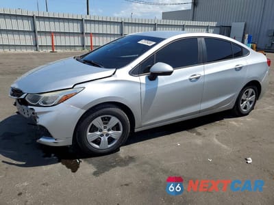 2018 CHEVROLET CRUZE LS 1G1BC5SM0J7188615 - główne zdjęcie licytacji z USA - miniatura