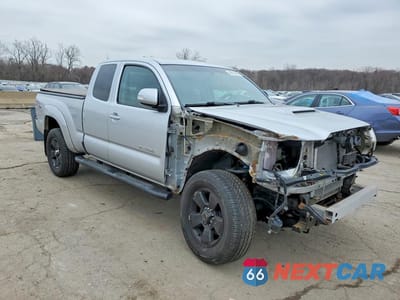 Czwarte zdjęcie samochodu z boku: 2012 TOYOTA TACOMA V6 VIN:5TFUU4EN6CX025210 - miniatura