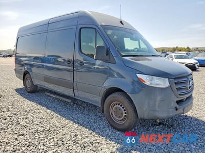 Czwarte zdjęcie samochodu z boku: 2019 MERCEDES BENZ SPRINTER 2500 DELIVERY VAN VIN:WD4PF1CD1KP138258 - miniatura