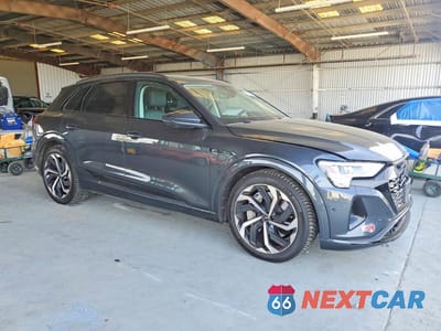 Czwarte zdjęcie samochodu z boku: 2024 AUDI Q8 E-TRON PREMIUM PLUS VIN:WA15AAGE1RB045535 - miniatura