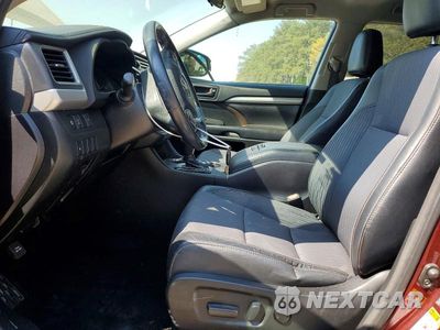 Zdjęcie 7 z 11 samochodu: 2017 TOYOTA HIGHLANDER LE PLUS VIN:5TDZZRFH6HS207869 - miniatura