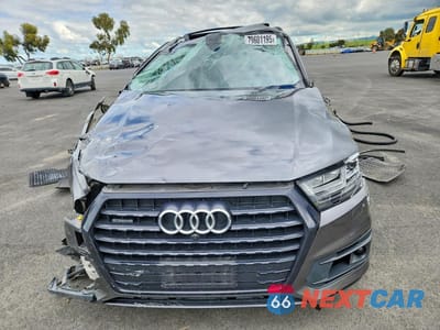 Piąte zdjęcie samochodu w środku: 2019 AUDI Q7 PRESTIGE VIN:WA1VAAF73KD019032 - miniatura