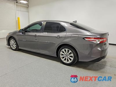Drugie zdjęcie samochodu z przodu: 2019 TOYOTA CAMRY LE VIN:4T1B11HK5KU714103 - miniatura