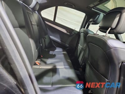 Zdjęcie 10 z 12 samochodu: 2009 MERCEDES-BENZ C 300 4MATIC VIN:WDDGF81XX9R056601 - miniatura