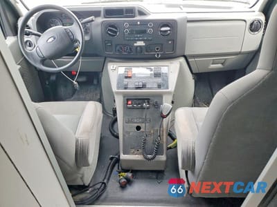 Zdjęcie 8 z 14 samochodu: 2016 FORD E450 AMBULANCE VIN:1FDXE4FSXGDC24438 - miniatura
