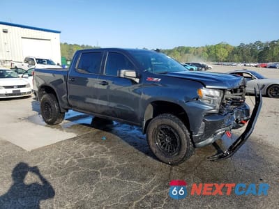 Czwarte zdjęcie samochodu z boku: 2020 CHEVROLET SILVERADO K1500 LT TRAIL BOSS VIN:1GCPYFEDXLZ154690 - miniatura