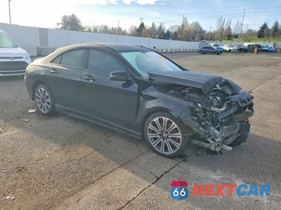 Czwarte zdjęcie samochodu z boku: 2019 MERCEDES-BENZ CLA 250 VIN:WDDSJ4EB9KN727026 - miniatura