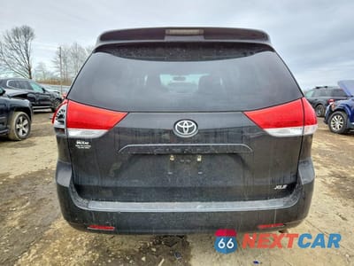 Zdjęcie 6 z 13 samochodu: 2013 TOYOTA SIENNA VIN:5TDYK3DC1DS290447 - miniatura
