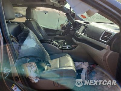 Zdjęcie 7 z 13 samochodu: 2019 TOYOTA HIGHLANDER XLE VIN:5TDKZRFH1KS572159 - miniatura