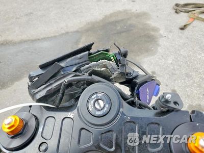 Zdjęcie 7 z 9 samochodu: 2024 YAMAHA YZFR7 VIN:JYARM38E4RA009347 - miniatura
