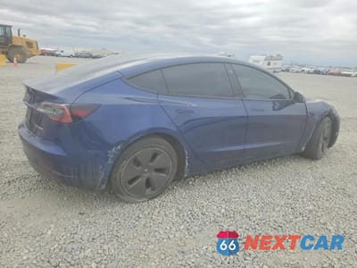 Trzecie zdjęcie samochodu z tyłu: 2022 TESLA MODEL 3 VIN:5YJ3E1EB0NF334777 - miniatura