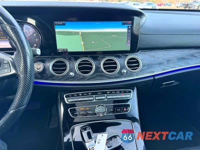Zdjęcie 12 z 12 samochodu: 2017 MERCEDES-BENZ E 300 4MATIC VIN:WDDZF4KB2HA126772 - miniatura