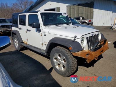 Czwarte zdjęcie samochodu z boku: 2015 JEEP WRANGLER UNLIMITED SAHARA VIN:1C4HJWEG7FL689843 - miniatura