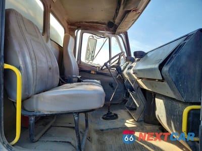 Zdjęcie 7 z 13 samochodu: 2000 FREIGHTLINER MEDIUM CONVENTIONAL FL70 VIN:1FV6HLBA0YHG76334 - miniatura