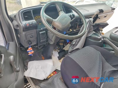 Zdjęcie 8 z 14 samochodu: 2005 ISUZU NPR BOX TRUCK VIN:JALC4B16157000750 - miniatura