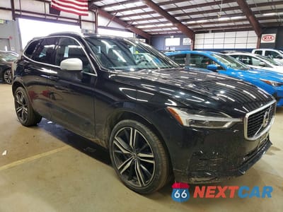 Czwarte zdjęcie samochodu z boku: 2019 VOLVO XC60 T5 R-DESIGN VIN:LYV102RM1KB242565 - miniatura