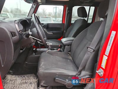 Zdjęcie 7 z 14 samochodu: 2016 JEEP WRANGLER UNLIMITED SPORT VIN:1C4BJWDG9GL152268 - miniatura