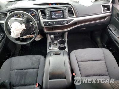 Zdjęcie 8 z 14 samochodu: 2019 TOYOTA HIGHLANDER LE VIN:5TDBZRFH0KS718860 - miniatura