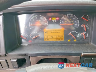 Zdjęcie 8 z 10 samochodu: 2014 VOLVO VN VNM VIN:4V4M99DG4EN150100 - miniatura