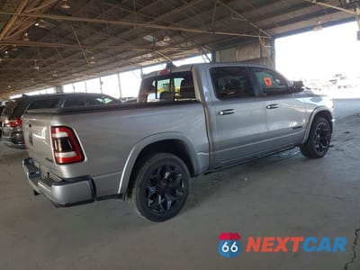 Trzecie zdjęcie samochodu z tyłu: 2022 RAM 1500 LIMITED VIN:1C6SRFHM4NN429278 - miniatura
