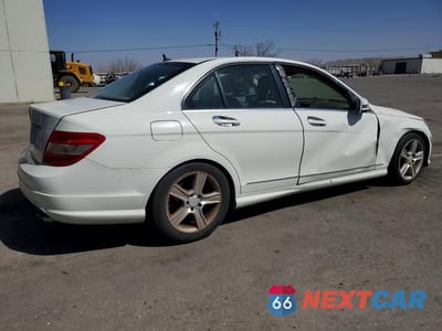 Trzecie zdjęcie samochodu z tyłu: 2011 MERCEDES-BENZ C 300 VIN:WDDGF5EBXBR156815 - miniatura