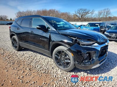 Czwarte zdjęcie samochodu z boku: 2022 CHEVROLET BLAZER 2LT VIN:3GNKBHR45NS175648 - miniatura