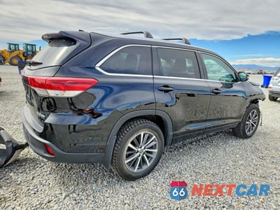 Trzecie zdjęcie samochodu z tyłu: 2018 TOYOTA HIGHLANDER XLE VIN:5TDJZRFHXJS548923 - miniatura
