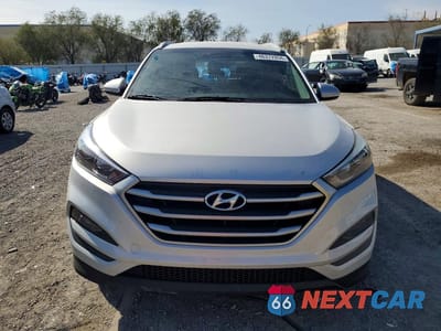 Piąte zdjęcie samochodu w środku: 2018 HYUNDAI TUCSON SEL PLUS VIN:KM8J33A40JU723920 - miniatura