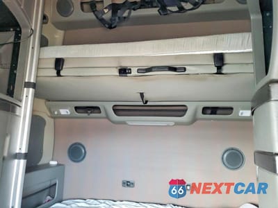 Zdjęcie 6 z 10 samochodu: 2018 VOLVO VN VNL VIN:4V4NC9EHXJN895182 - miniatura