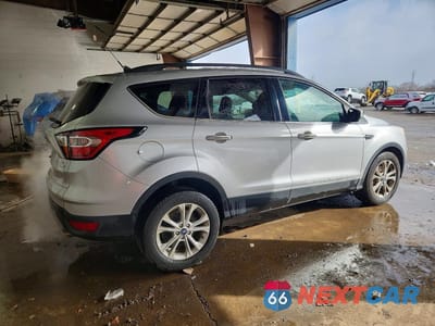 Trzecie zdjęcie samochodu z tyłu: 2018 FORD ESCAPE SE VIN:1FMCU0GD2JUD34904 - miniatura