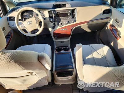 Zdjęcie 8 z 13 samochodu: 2011 TOYOTA SIENNA LE 8-PASSENGER VIN:5TDKK3DC0BS039714 - miniatura